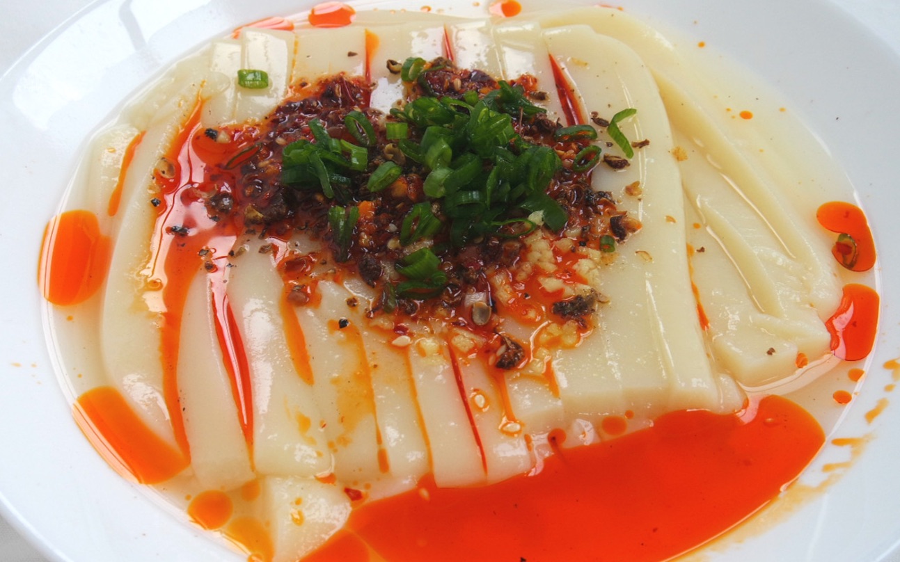 南方姑娘能做出正宗重庆美食黄凉粉吗?家人尝了味道后都说.