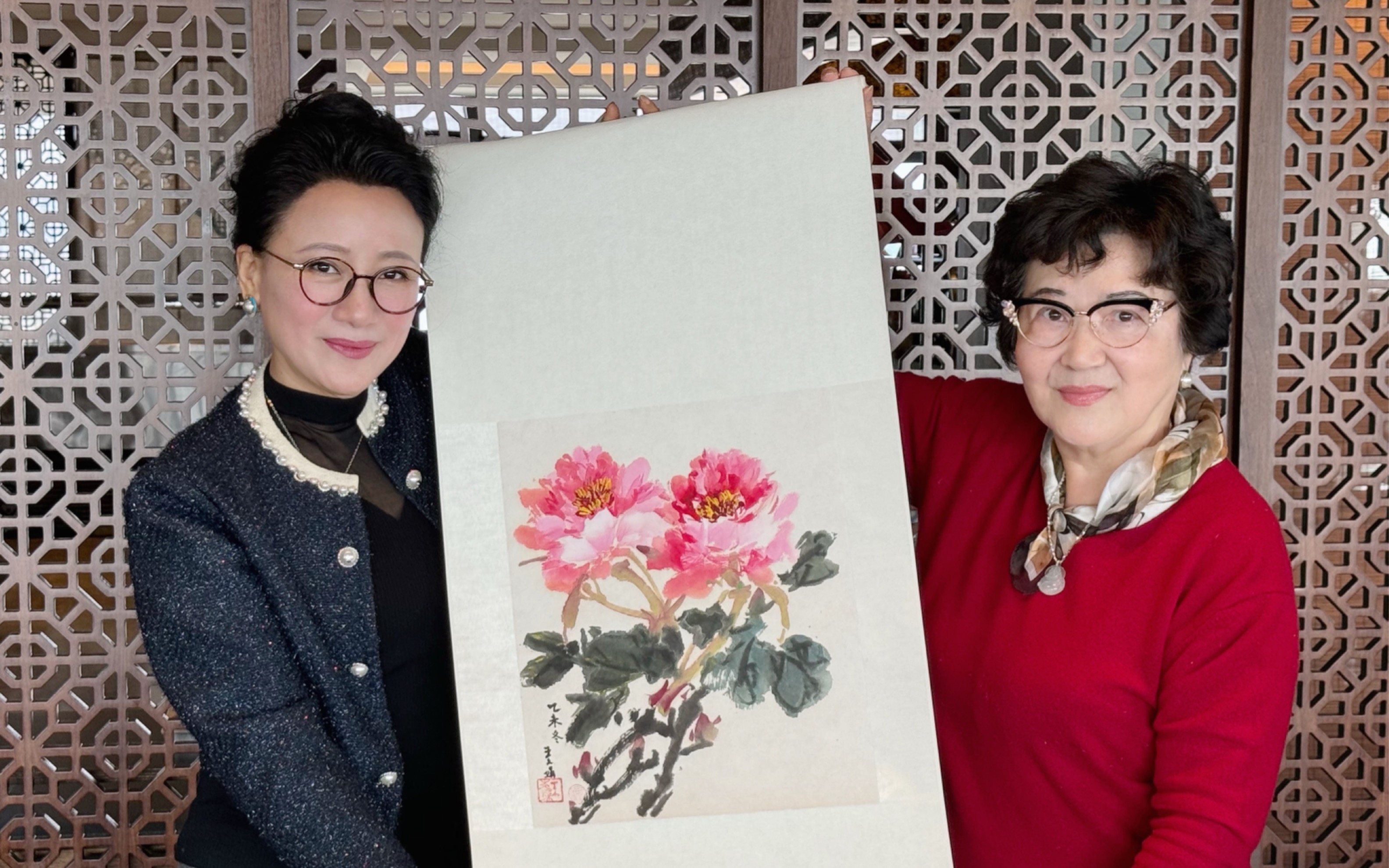 【越剧王志萍】宗师美国弟子周琴将王文娟老师90岁专场折扇上的牡丹图