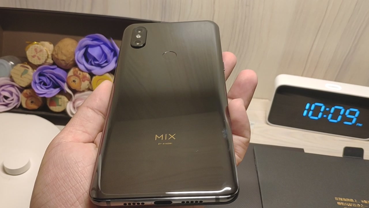 小米mix3真机实拍,撕掉2片前盖塑料膜的那一刻,太兴奋了!