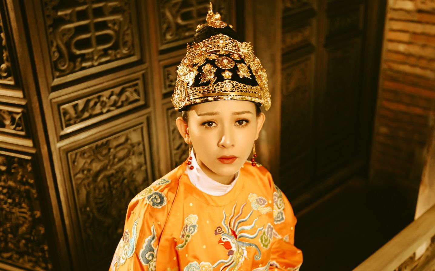 中文字幕古装越服视频凤袍凤冠