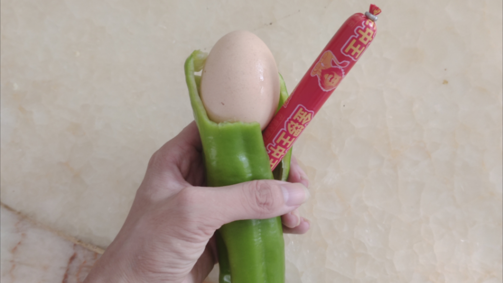 鸡蛋香肠炒尖椒