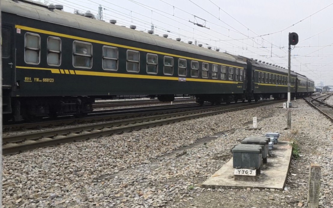 春运限定超长版管内短途k9322/3出黎塘站(有25bg,列尾