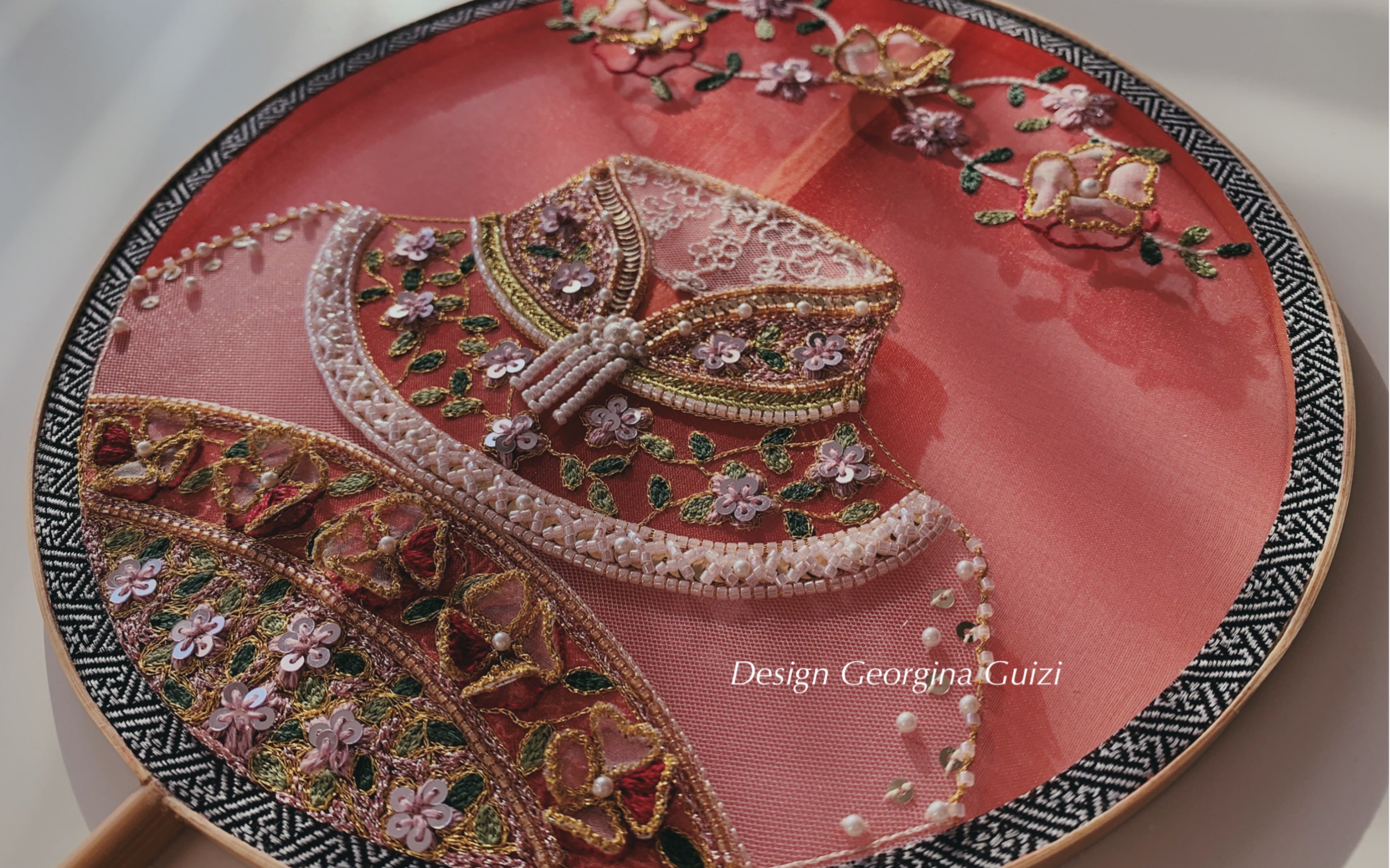 【刺绣公开课】法式钩针刺绣基础针法-原创法绣团扇作