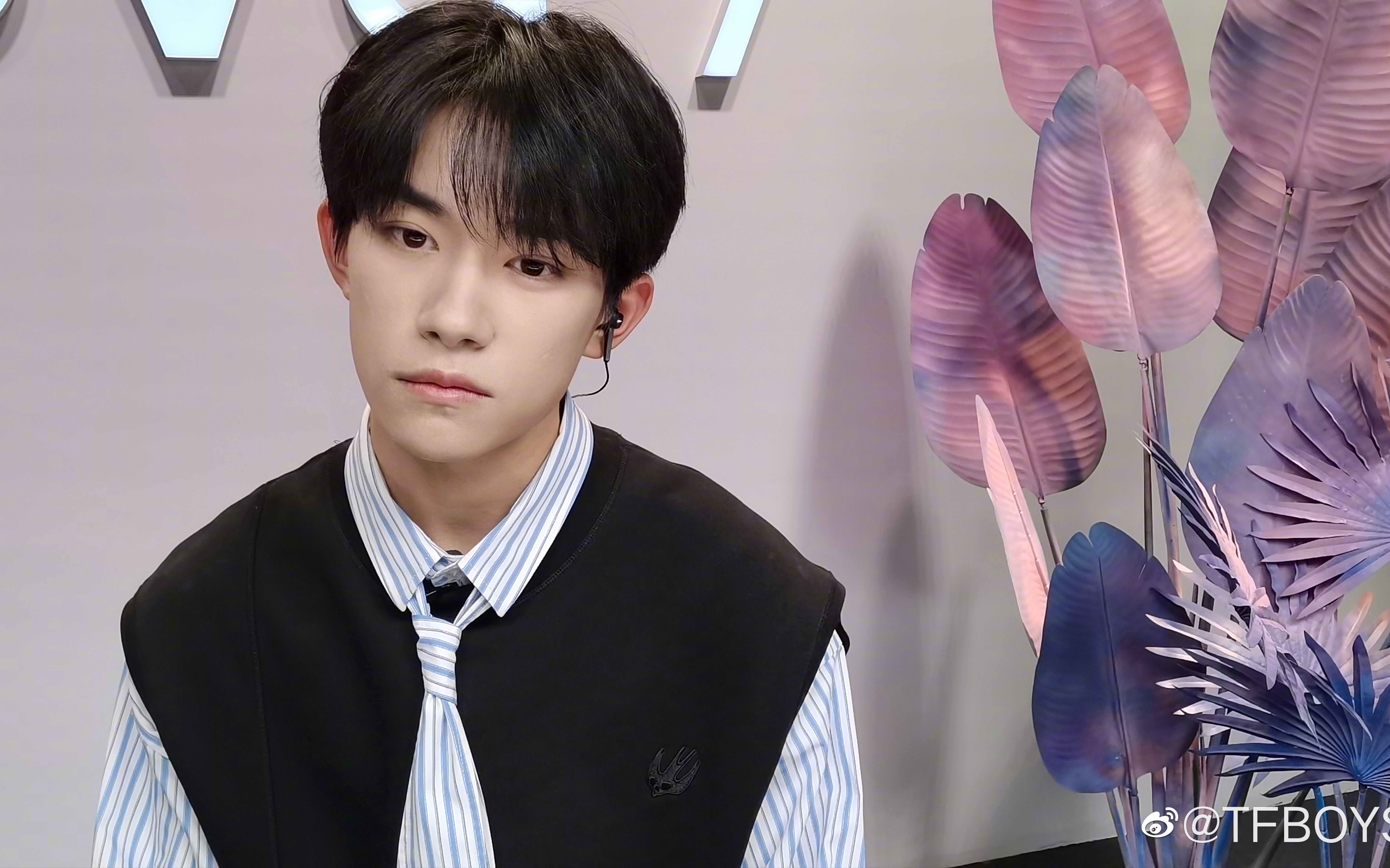 易烊千玺 华为nova7发布会录屏cut 可爱表情四连拍