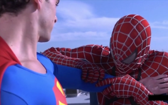 [图]搬运：超人秒杀蜘蛛侠：《超人大战蜘蛛侠superman VS spiderman》片段（xxx film）