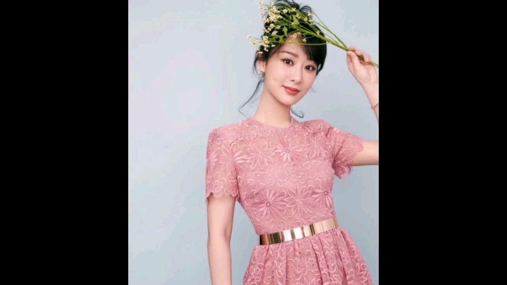 杨紫拍广告穿马面裙