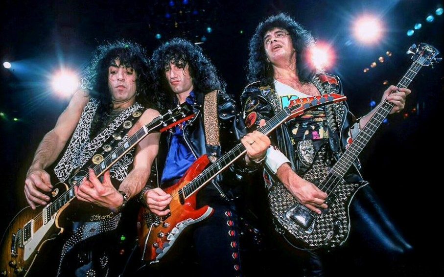 [图]KISS Live In Detroit 1990(Hot In The Shade Tour)