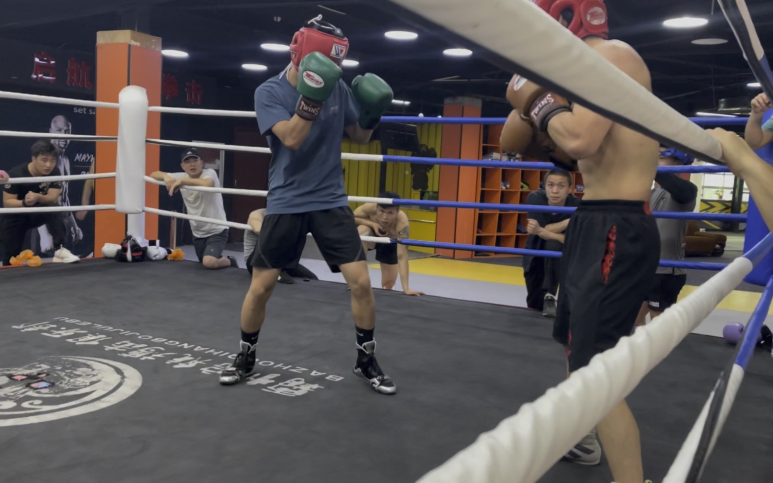 拳击实战57kg,3月份疫情封了一个月,解封后第一场实战打得很兴奋