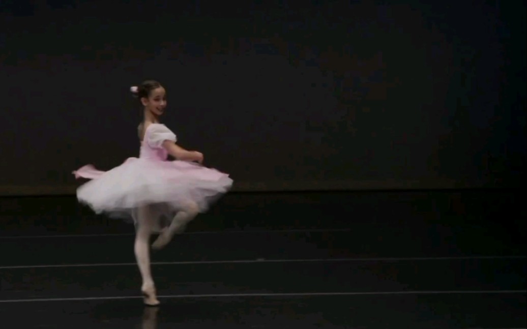 [图]【芭蕾】Coppelia - YAGP 2019-Yasmina Aziz 斯万希尔达变奏