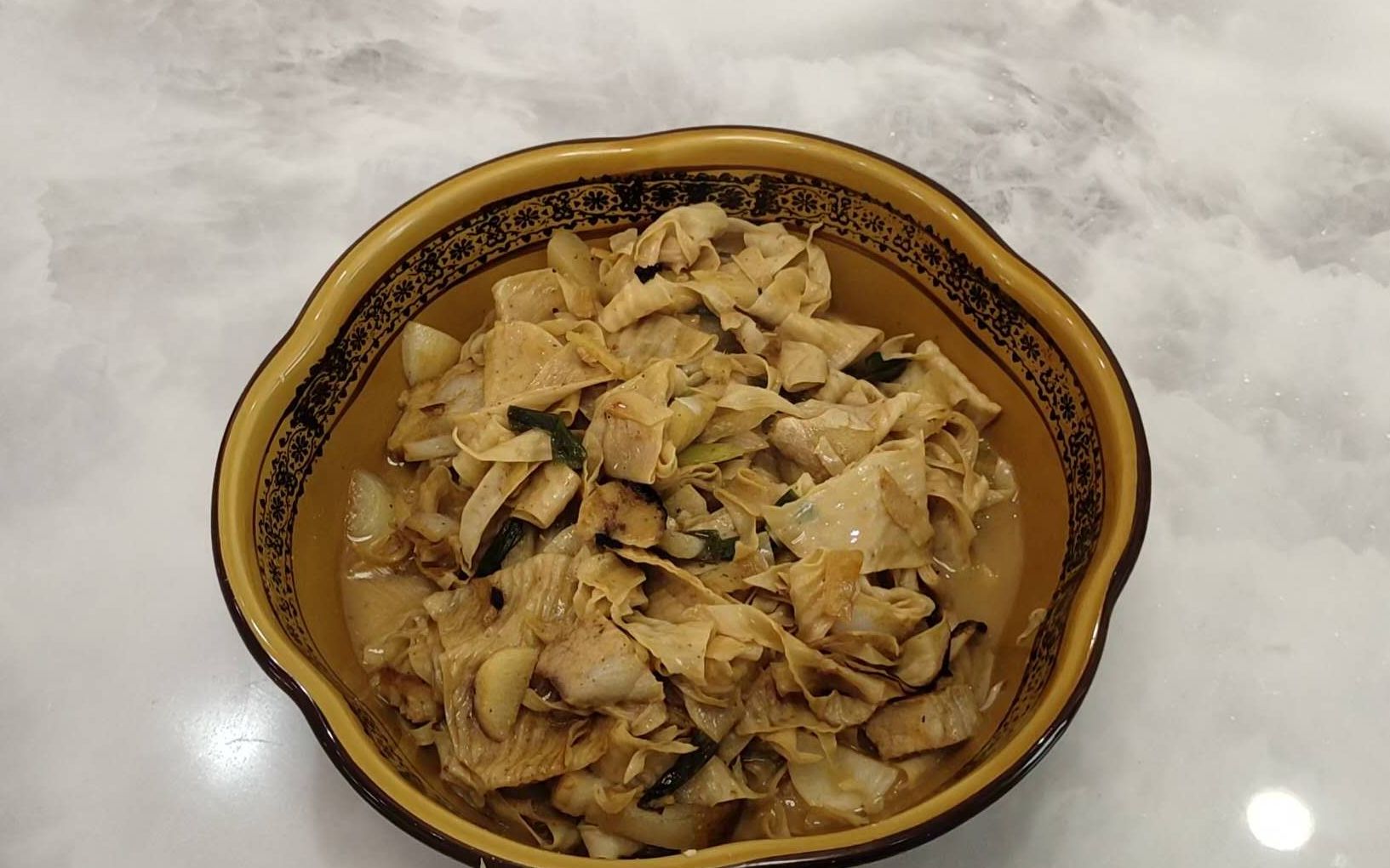 一道营养较高的河南农村家常菜,炒豆腐筋,味道独特,回味悠长