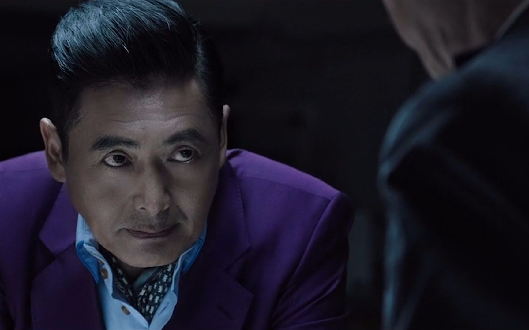 这部电影周润发明明是男二,却被发哥用气势演成了男一!