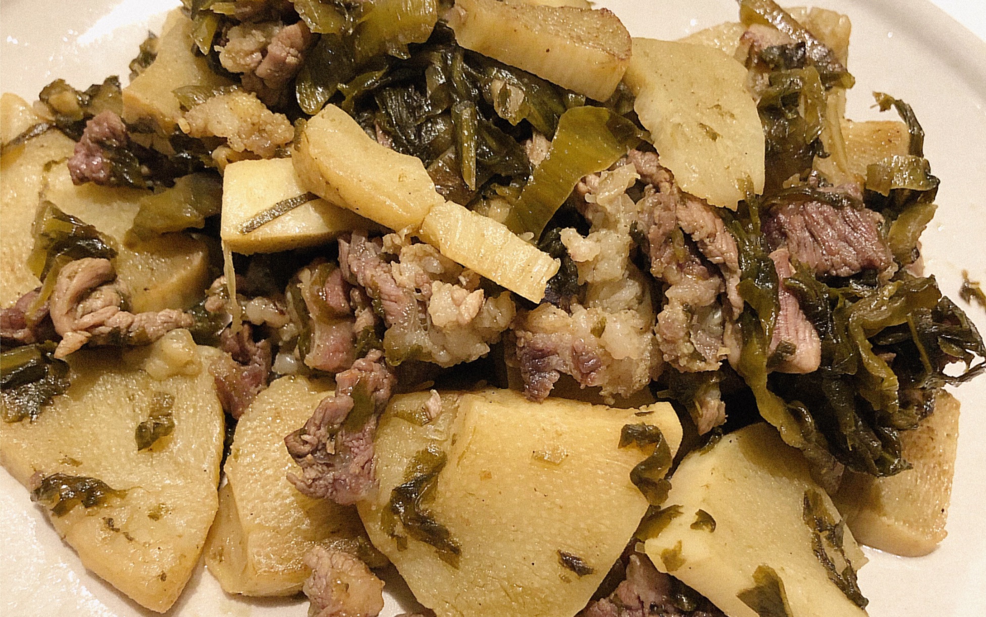 【万万vlog】【咸菜牛肉炒春笋】继续记录我这斑驳的厨艺吧,顺便满足