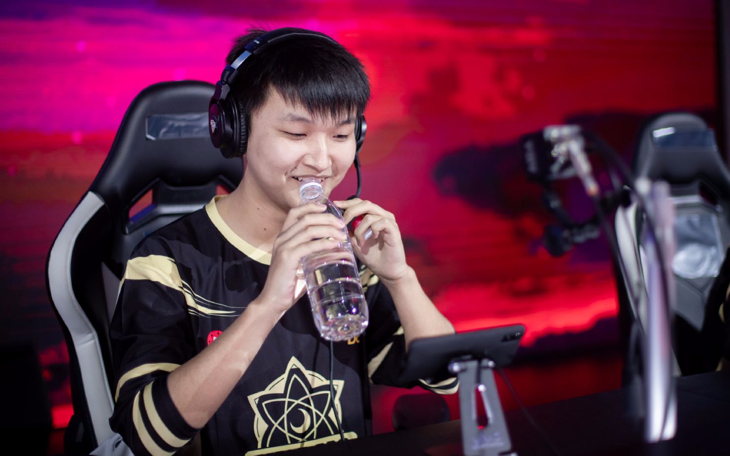 20181130estarprocat猫神晚上巅峰赛直播录屏下完美融入1900分段