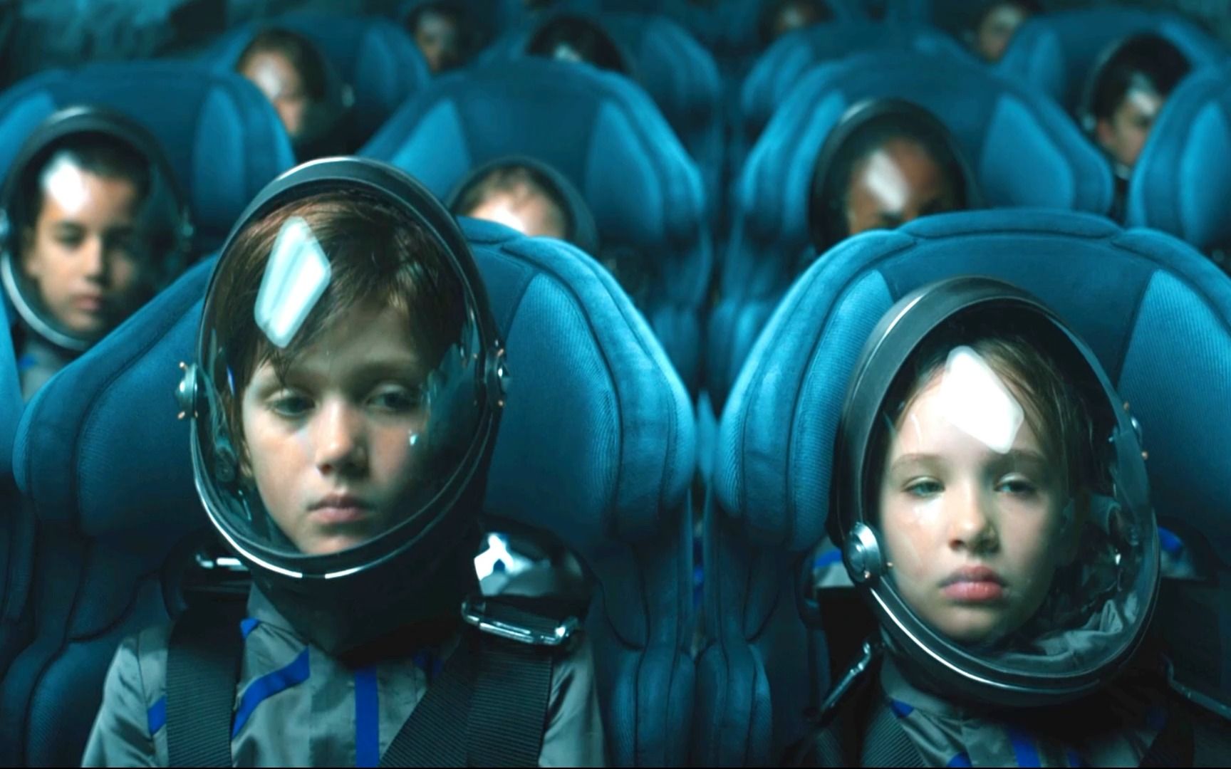 地球面临奔溃,30名少男少女登上飞船,航行86年抵达新地球《太空异旅》