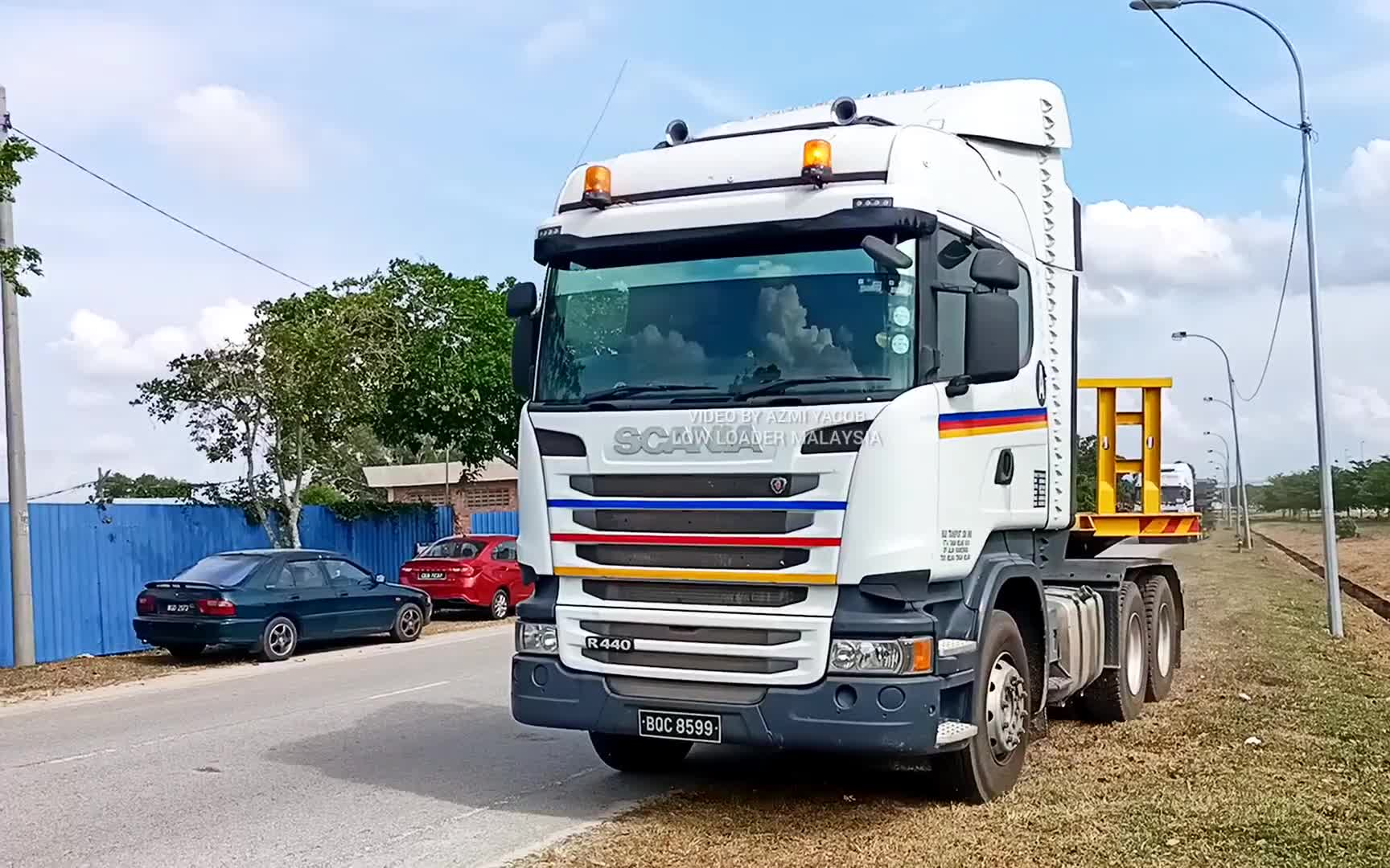 【马来西亚】跟拍陕汽x3000重型卡车和斯堪尼亚r460卡车运送建筑材料