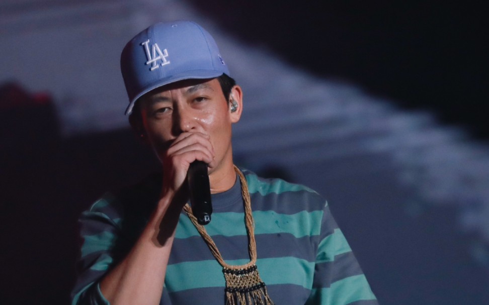 ayo音乐节陈冠希现场"比出c的手势"clot