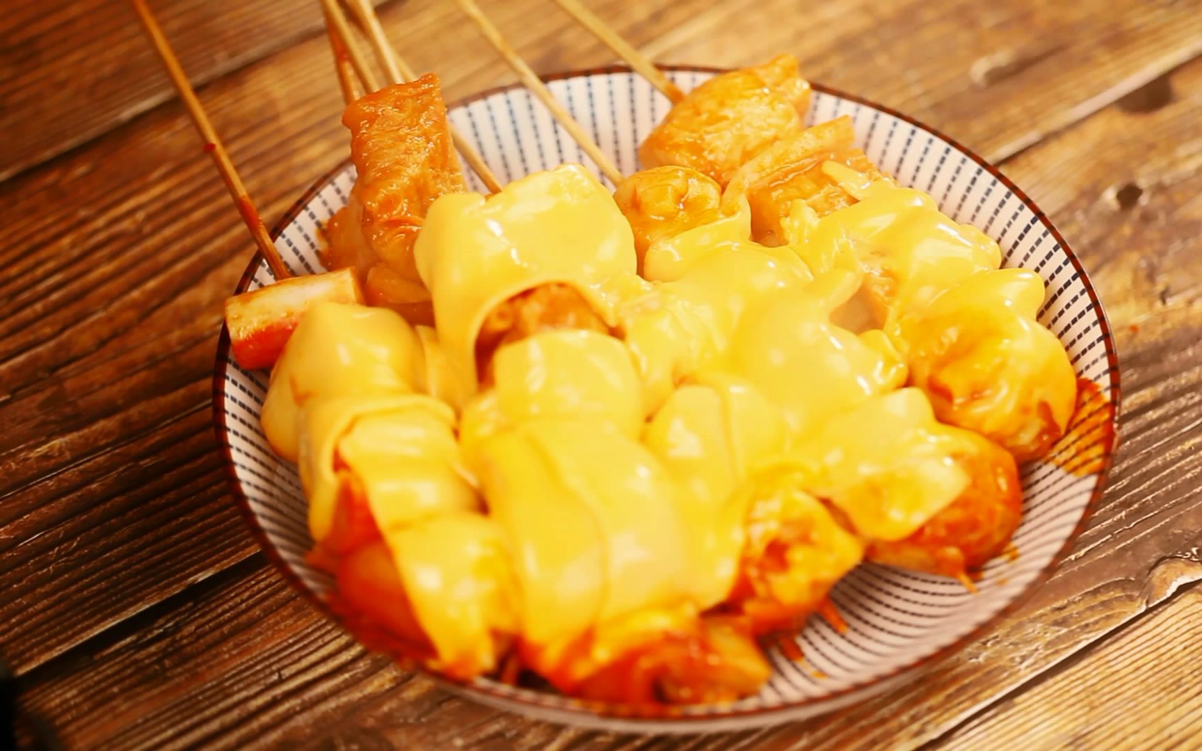 【吃播美食】五星级街边小吃,扑通扑通的满满芝士鱼饼串