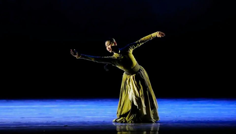 【民大舞院】蒙古族女子独舞《遥远的她》