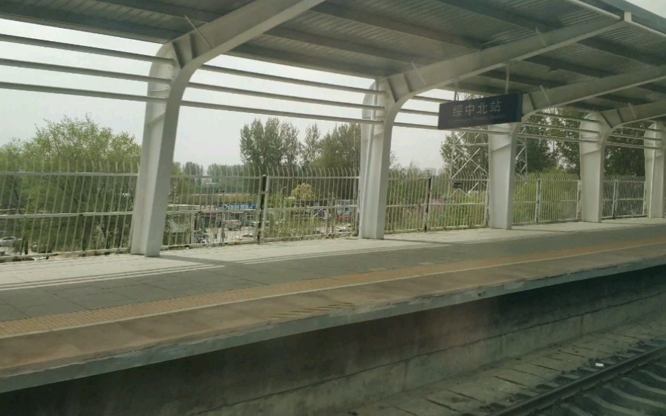 z12次列车跨越绥中北站