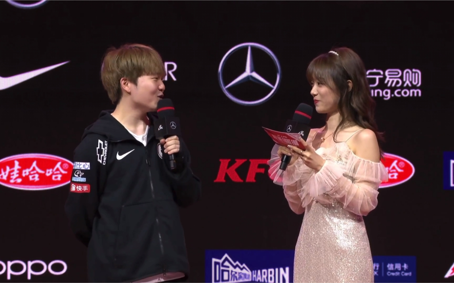 小钰采访rookie宋义进结尾有彩蛋