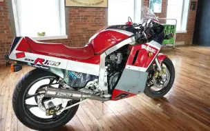 Télécharger la video: 1986款铃木GSX-R1100车身外观细节&排气声浪欣赏