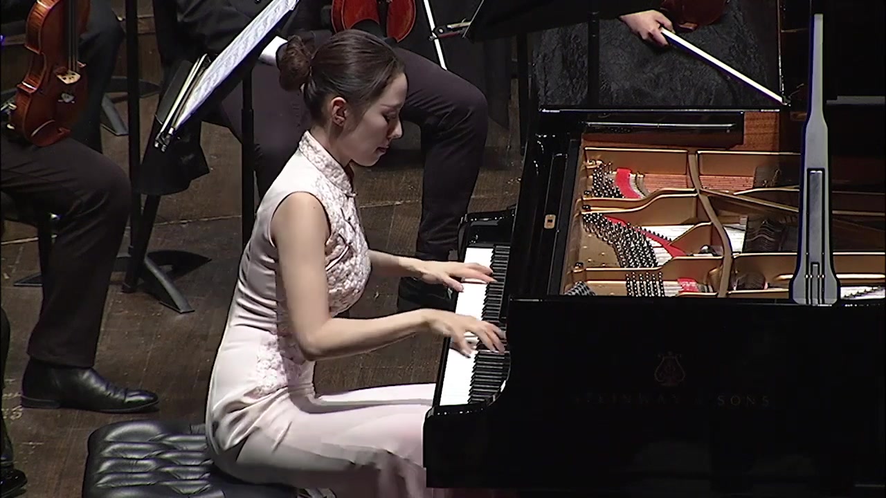 [图]【郎朗妻子、爱丽丝】GINA ALICE Redlinger plays Encore Silver Clouds Chasing the Moon