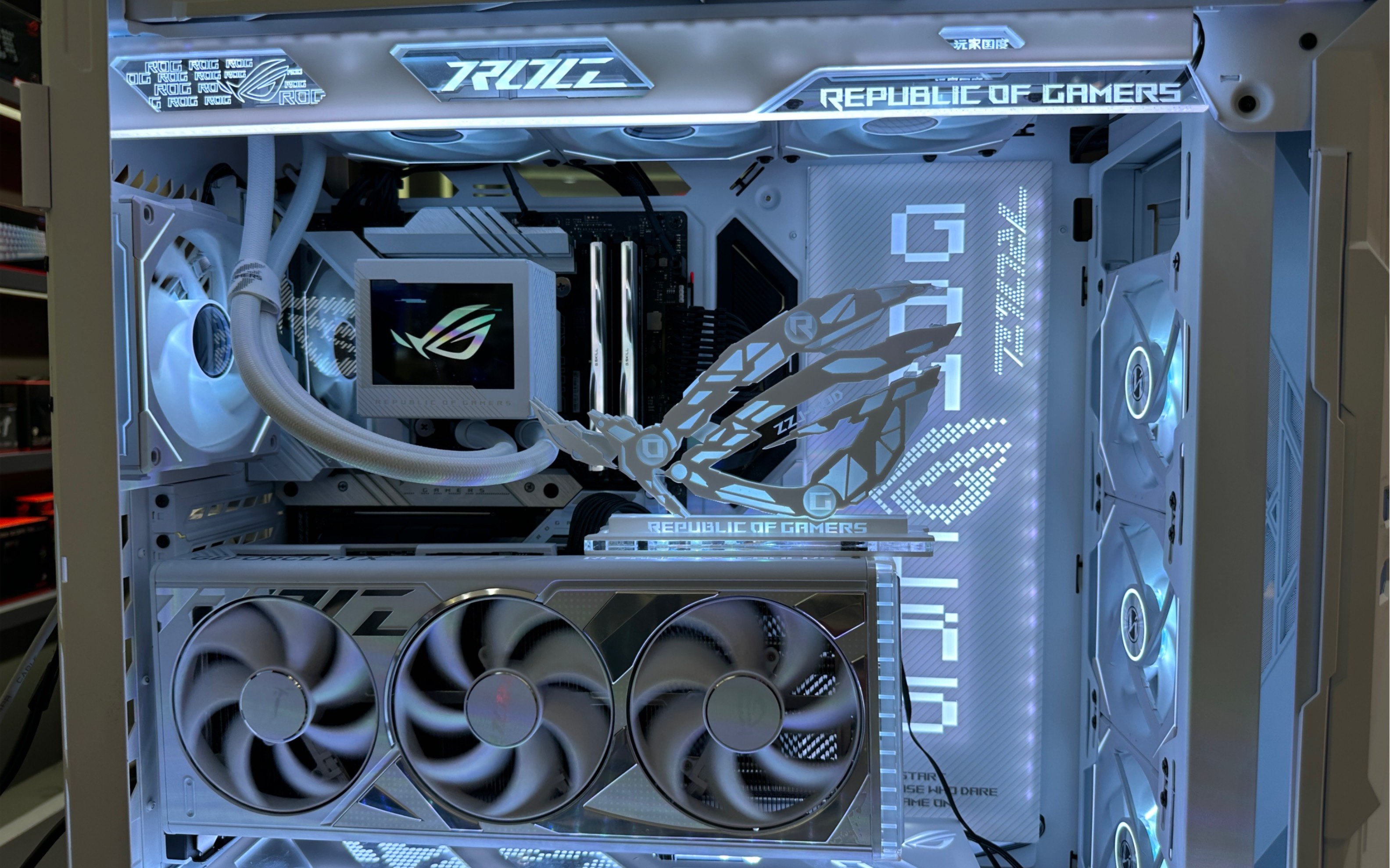 rog gr701纯白全家桶,来和我一起听歌吧!