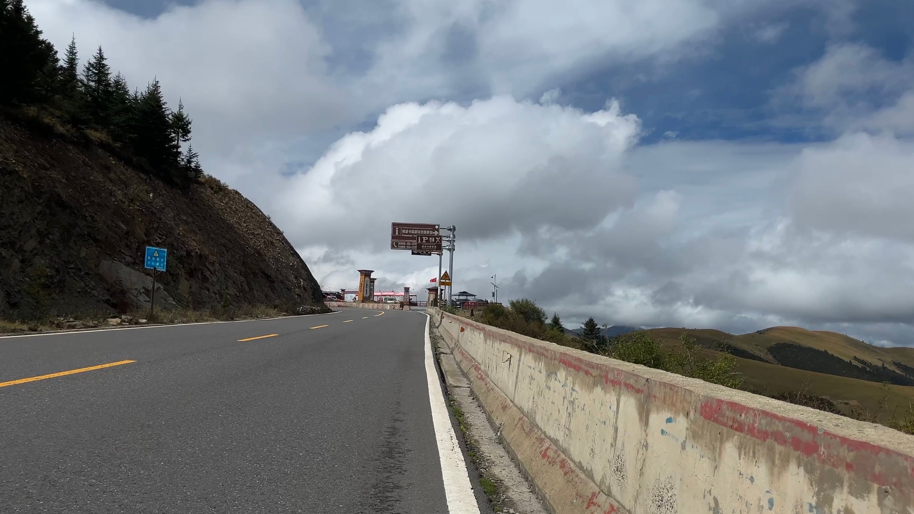 s3ep1333 骑行 四川省 甘孜 g318 途经熊宗卡服务区
