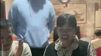 Tải video: 全红婵妈妈唱《分飞燕》家人互动好暖哦