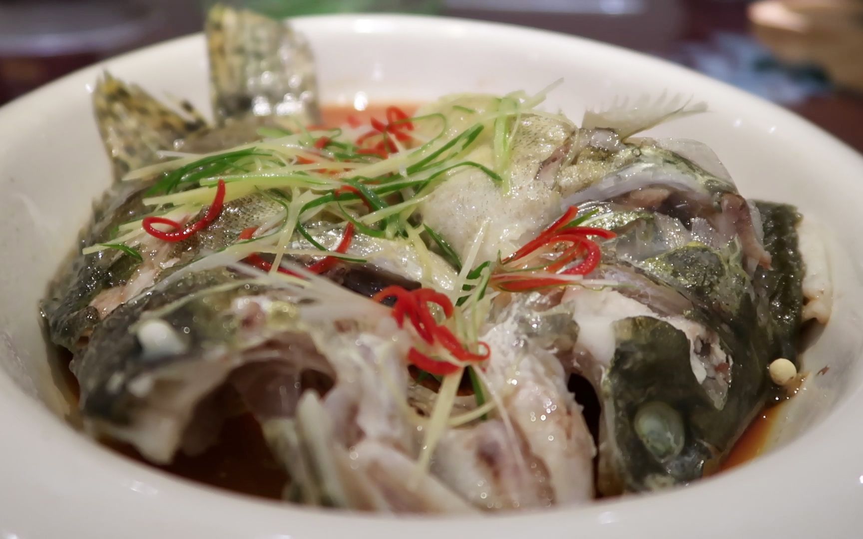 来河南信阳吃南湾鱼全鱼宴都是接近10斤以上的鱼场面太壮观