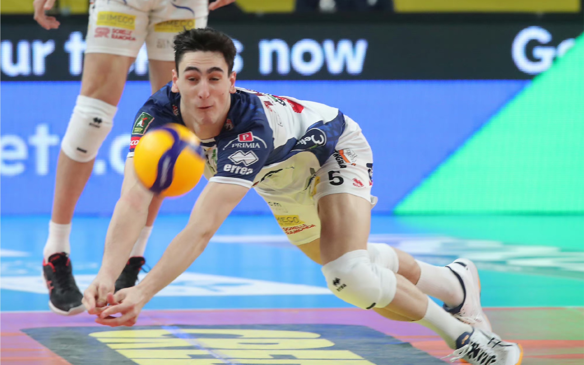 意大利男排主攻米切莱托和拉维亚