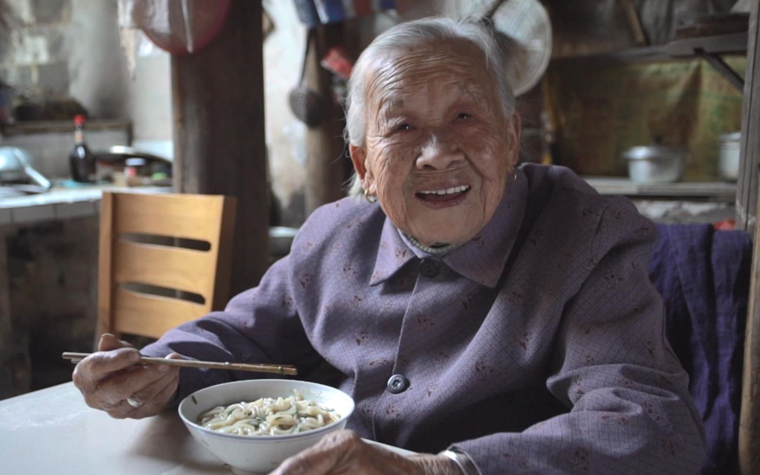 农村93岁老人有7个孩子,刚从小女儿家回来,看奶奶晚上做啥吃的