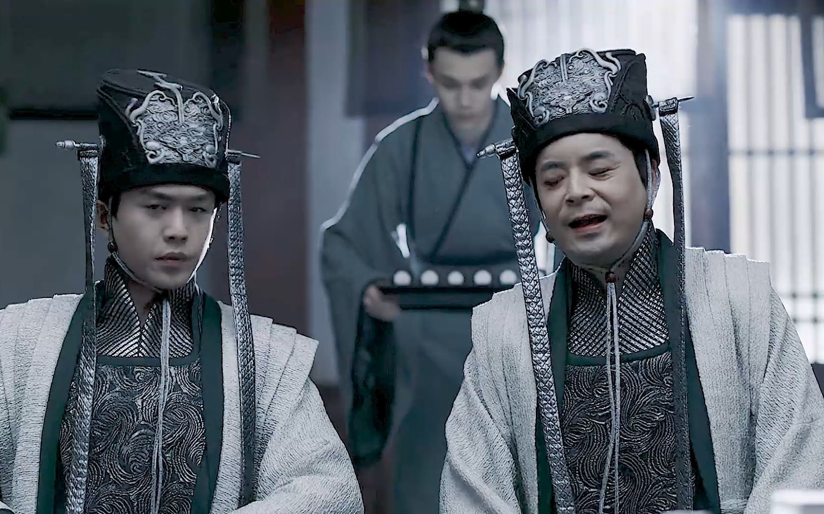 《两国舌战,自当雅量》