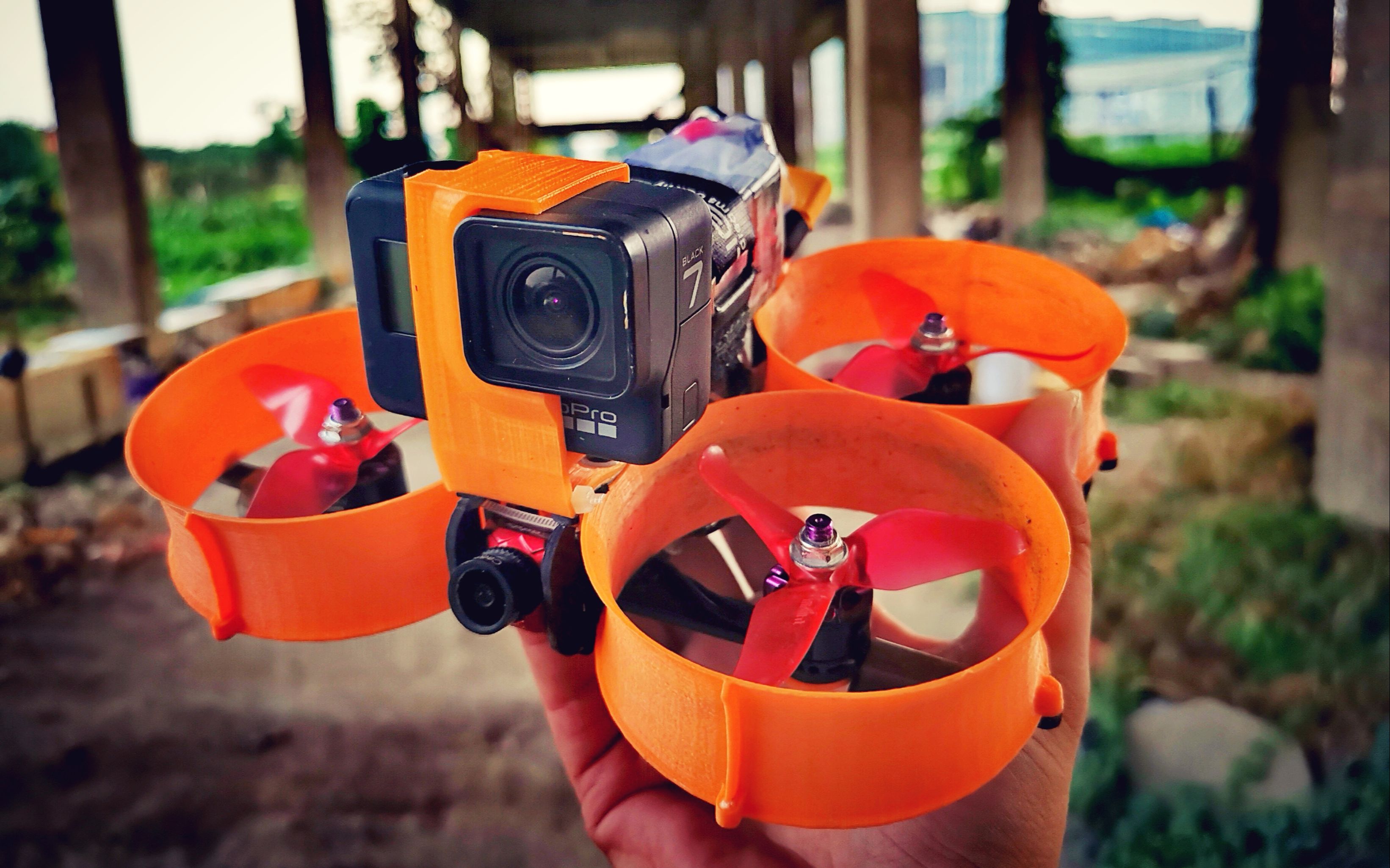 穿越机 - binbinfpv "涵道穿越机"乱飞系列:飞一下小小烂尾楼(gopro7