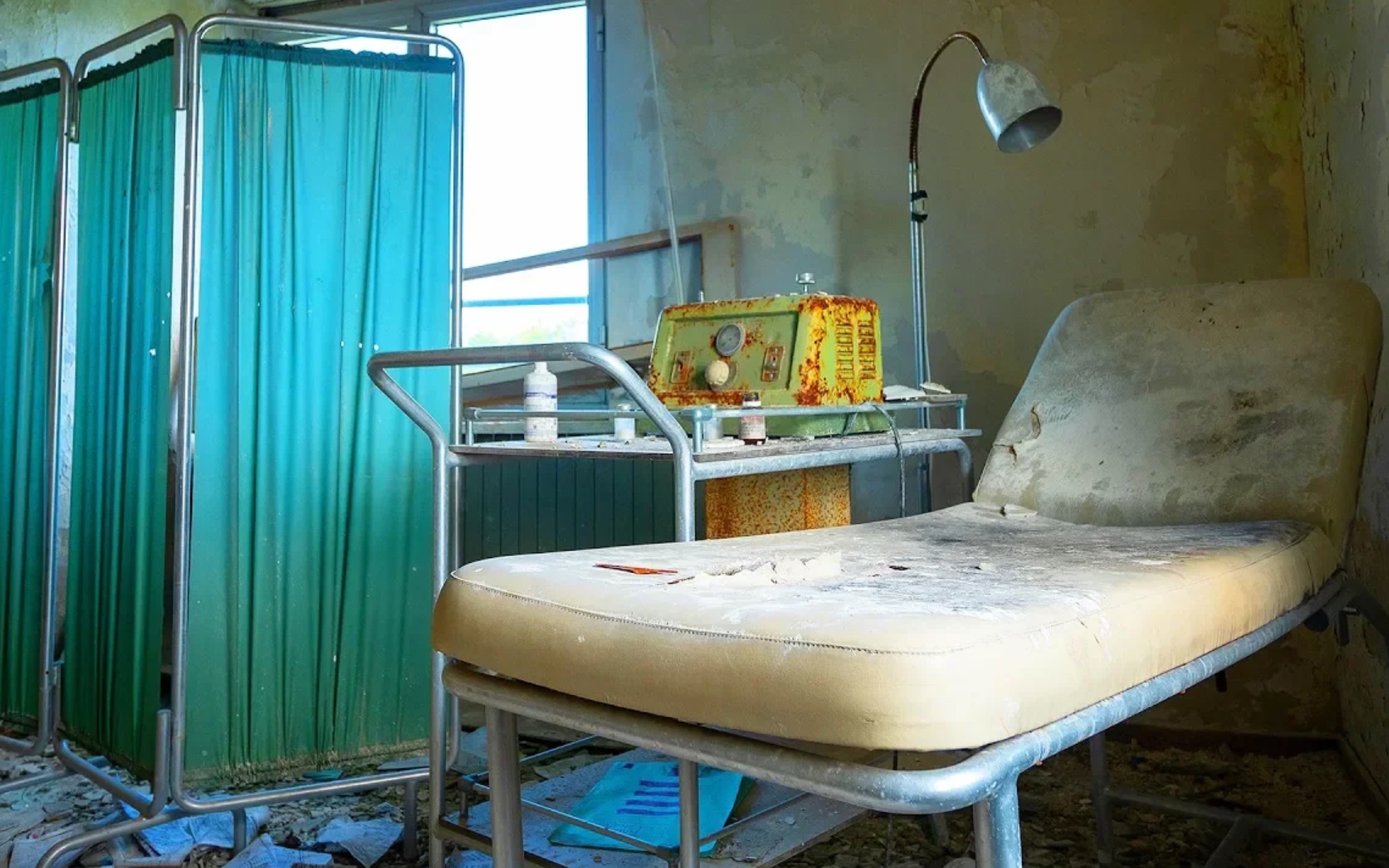 城市探险被人遗忘的度假村里发现的废弃医院