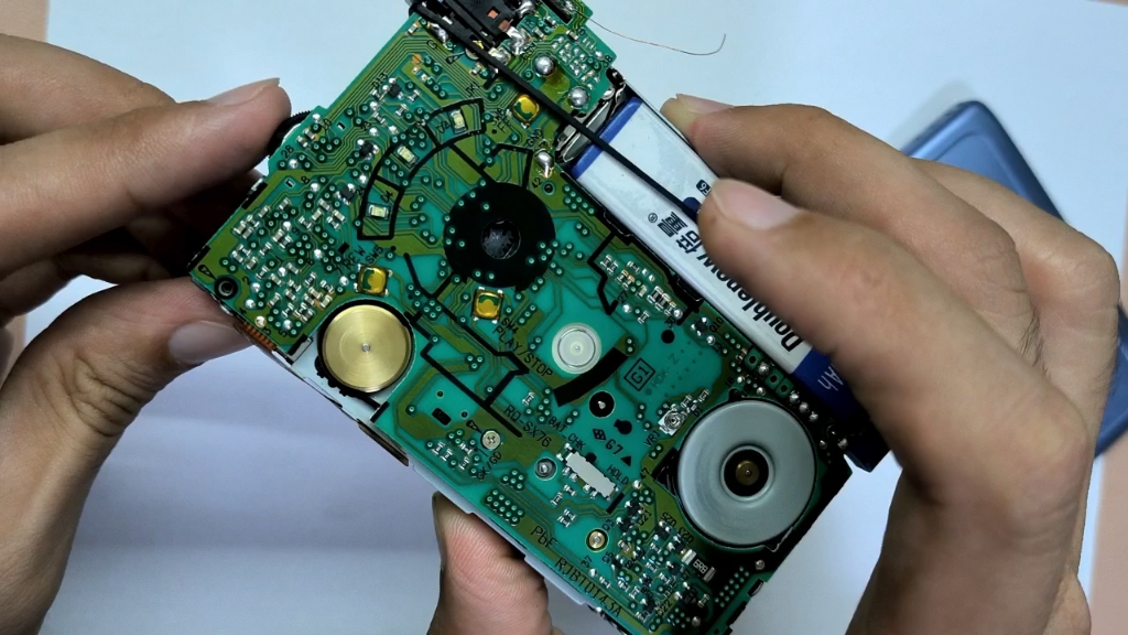 播放高胜美磁带《青青河边草》.松下随身听维修保养