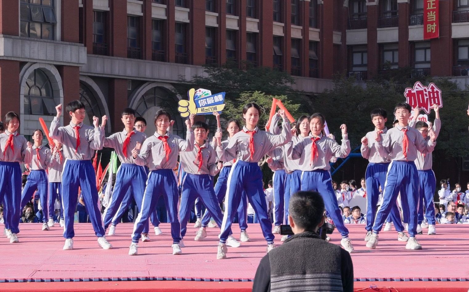 汕头市华侨中学校服图片