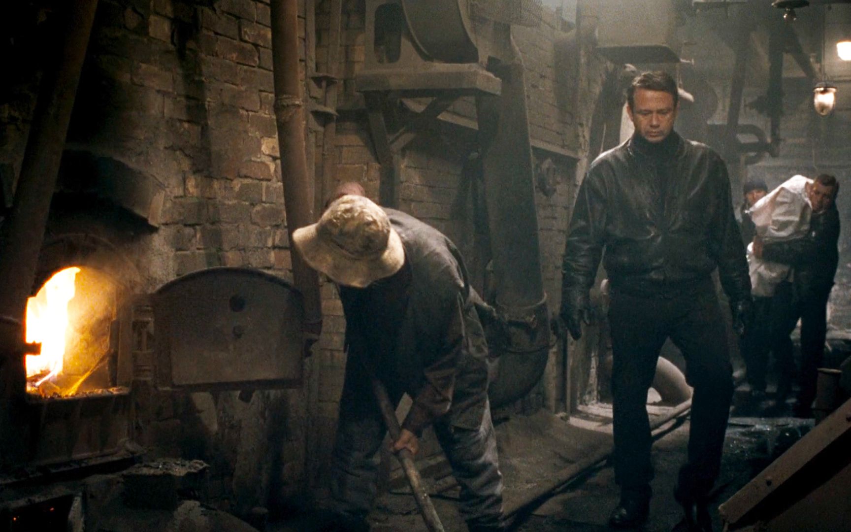 【穷电影】脏乱不堪的锅炉房,总有大人物来,原来这里才是最阴暗的角落