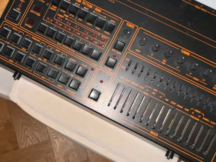 240402【崔政勋 ig快拍】开箱新玩具, 一台老式鼓机92看来4辑会使用