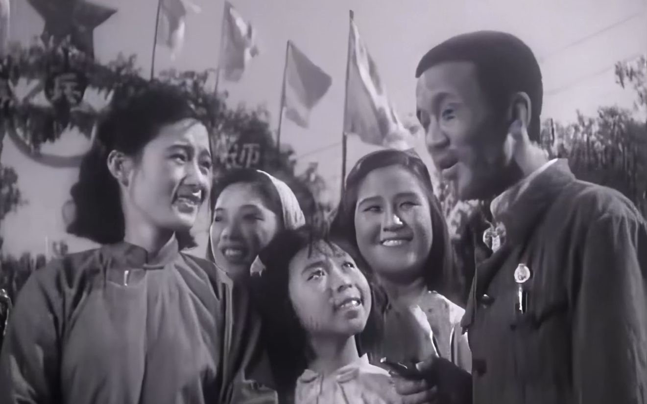 《卫国保家》1950年 主演: 杨静 / 于洋 / 车毅 / 张莹 / 薛雁哔哩哔哩bilibili