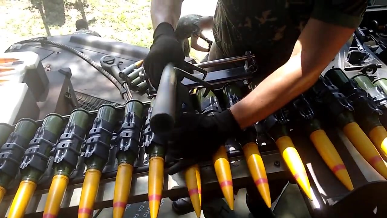 35毫米炮弹压弹