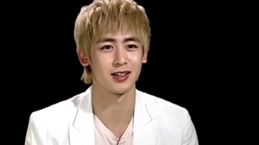 尼坤17年颜值变化,22岁时的他真的让人一眼沦陷!