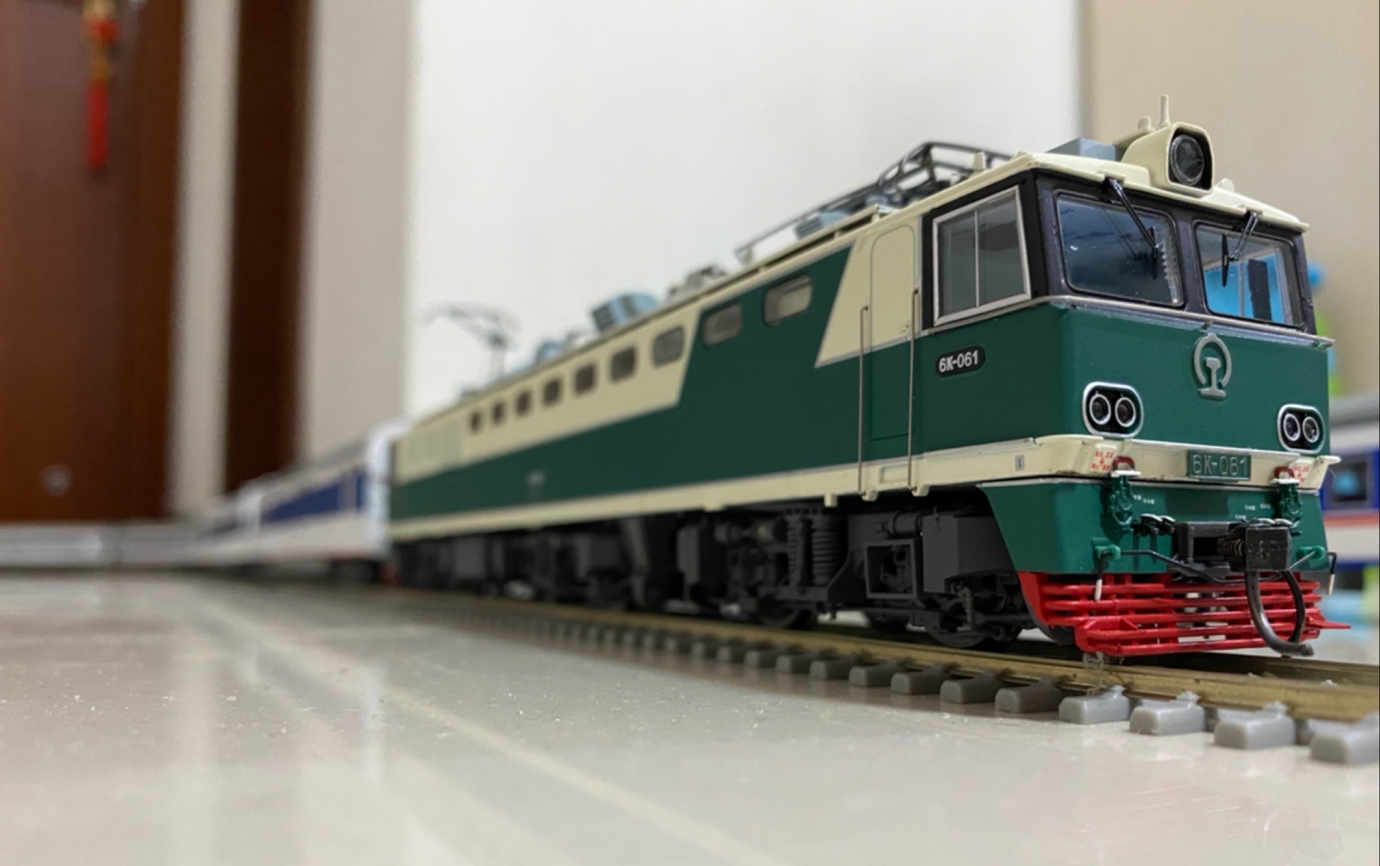 火车模型系列长鸣6k电力机车模型评测国内火车模型细节之最长鸣火车