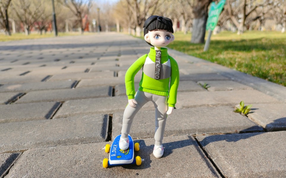 超轻黏土制作滑板男孩,一身运动衣太酷啦