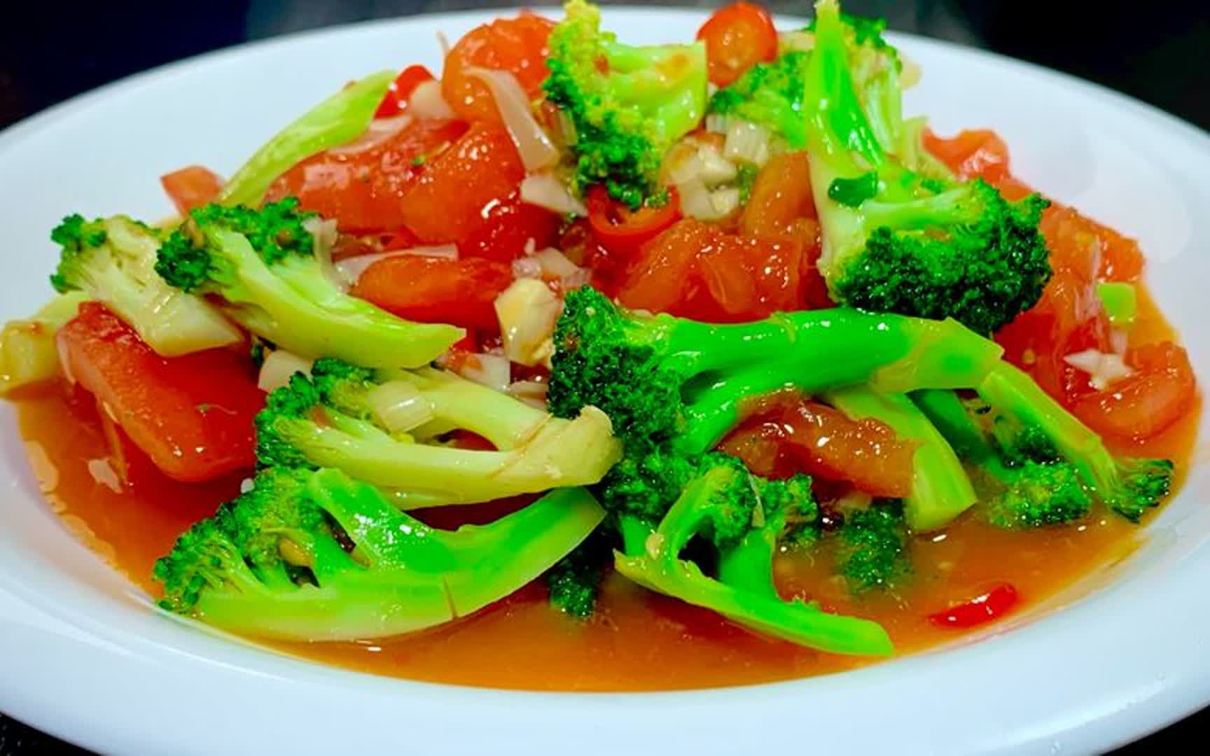 西红柿搭配西兰花真是绝配,多做两步,营养丰富又好吃,太美味了