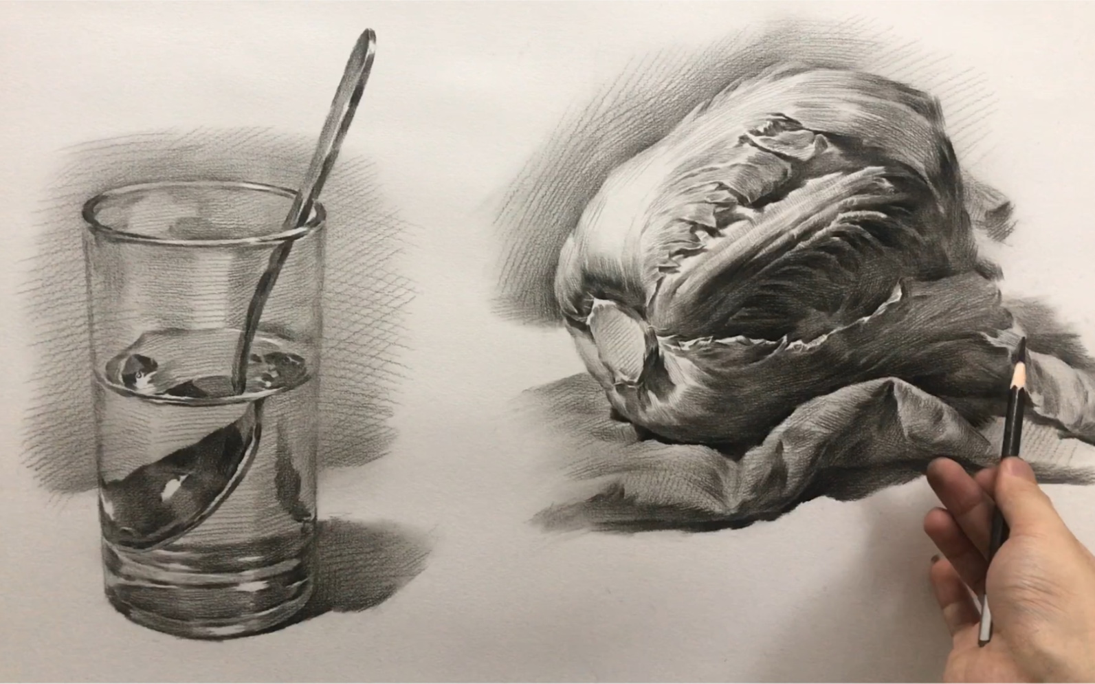 玻璃杯与白菜素描表现#金牌导师3素描静物 #入门之道2石膏到静物体系