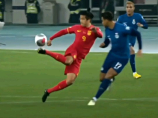 "是否想起了那个在加泰罗尼亚的自己"#武磊#中国足球