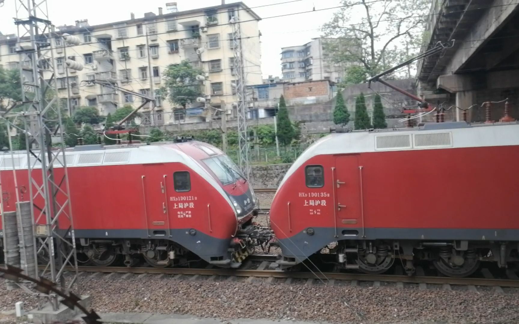 【双机对称弓】5.13 k834(hxd1d 0121 0135 上局沪段)