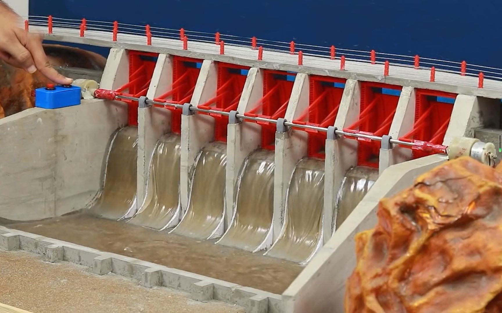 手工系列大神玩钢丝水泥带你建造三峡大坝