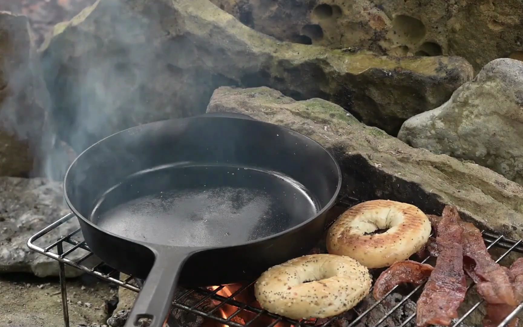 荒野丛林露营,生存法则,用石头制作野外高级灶台做美食